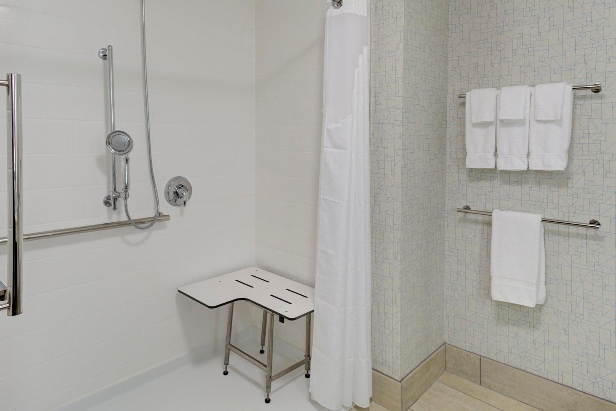 Holiday Inn Express & Suites - King George - Dahlgren By Ihg Alden Ngoại thất bức ảnh